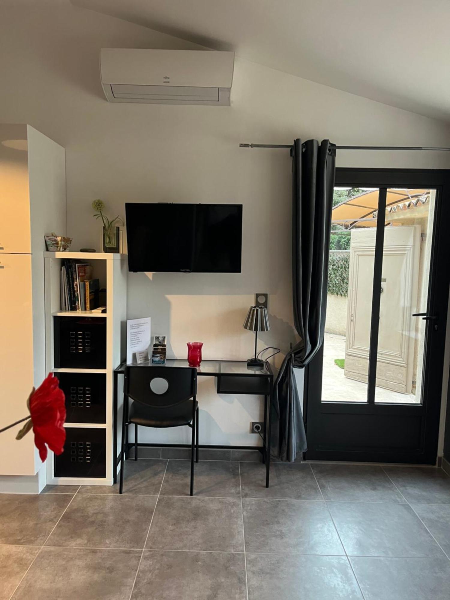 Appartement L'AMANDERAIE à côté de LOURMARIN en LUBERON à Cadenet Extérieur photo