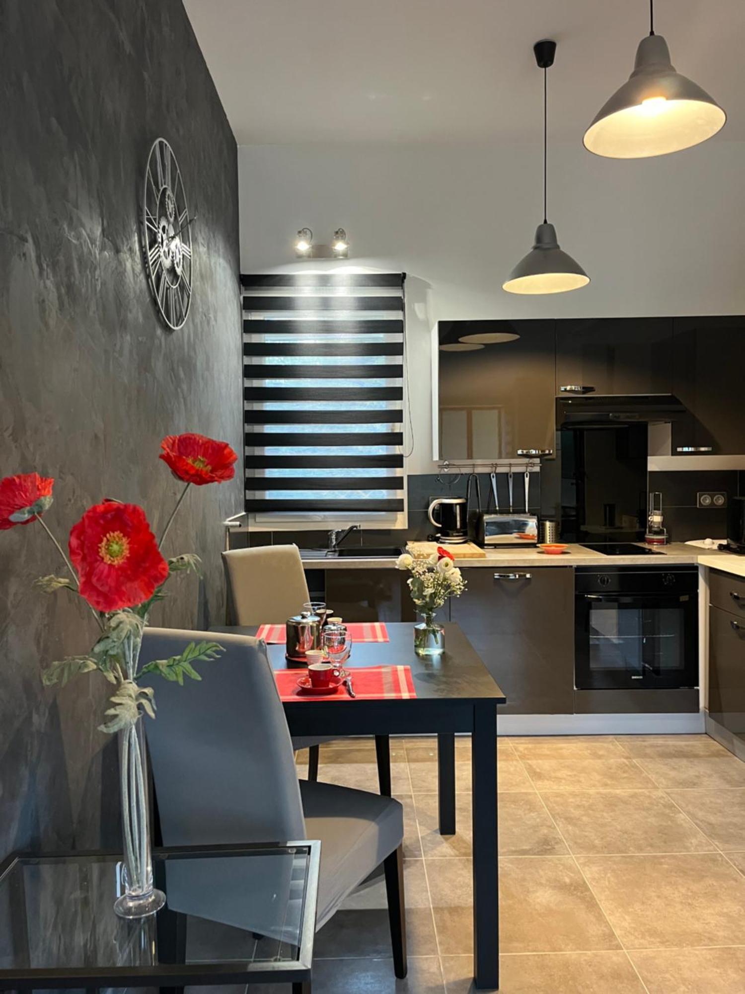 Appartement L'AMANDERAIE à côté de LOURMARIN en LUBERON à Cadenet Extérieur photo