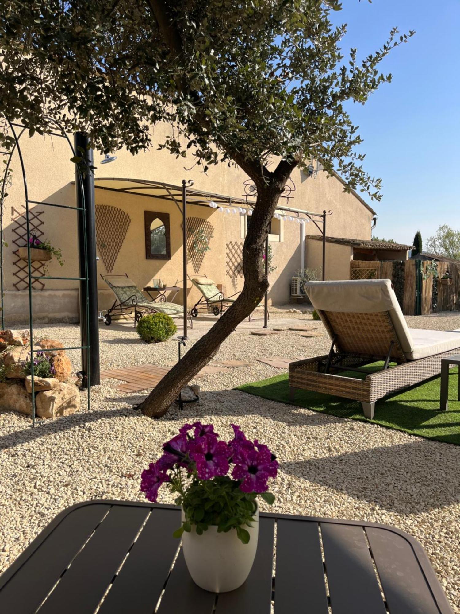 Appartement L'AMANDERAIE à côté de LOURMARIN en LUBERON à Cadenet Extérieur photo